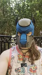 it was LOUD and STUFFED at the pool party